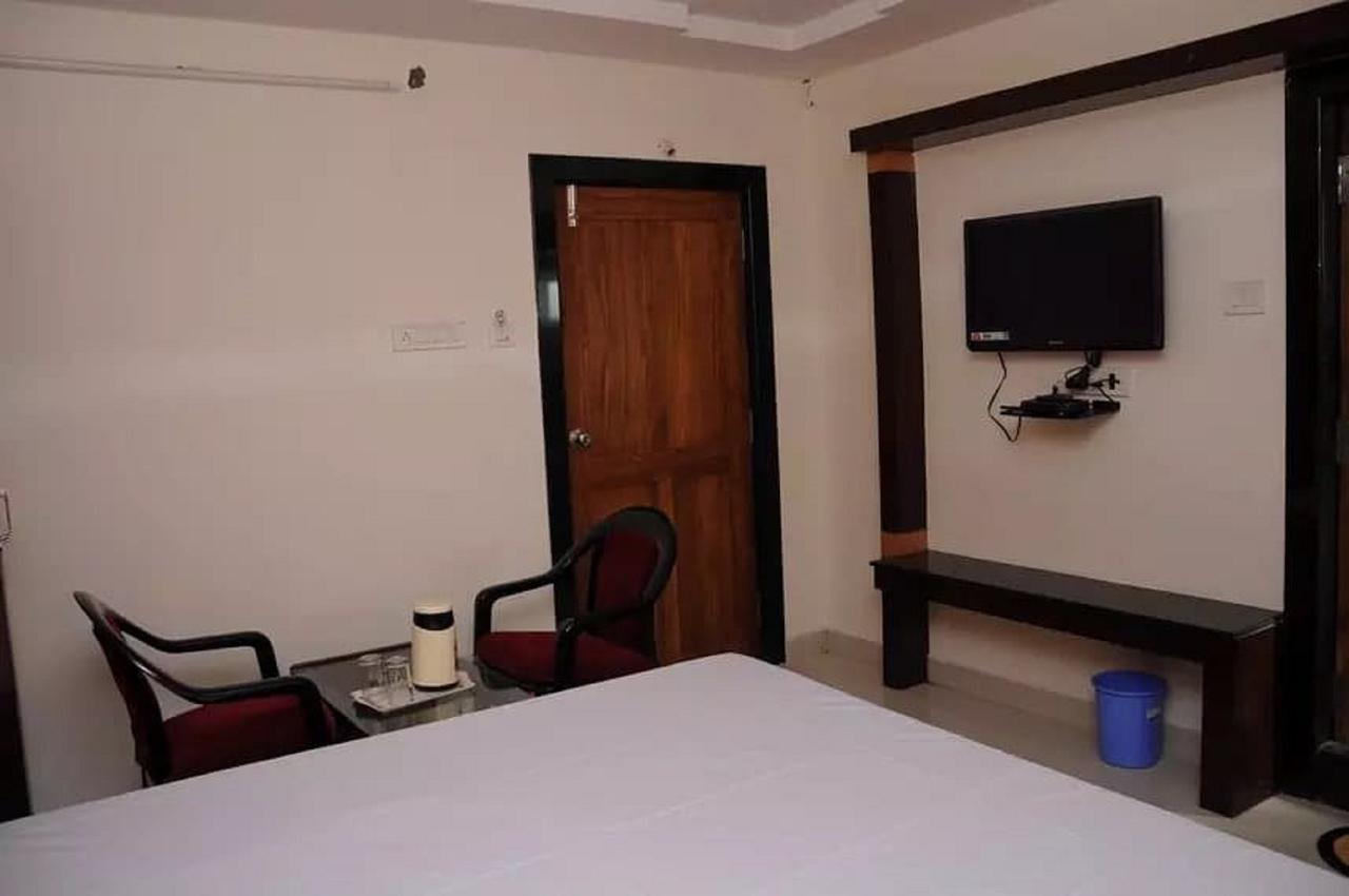 فندق Kākinādaفي  Dwaraka Residency المظهر الخارجي الصورة