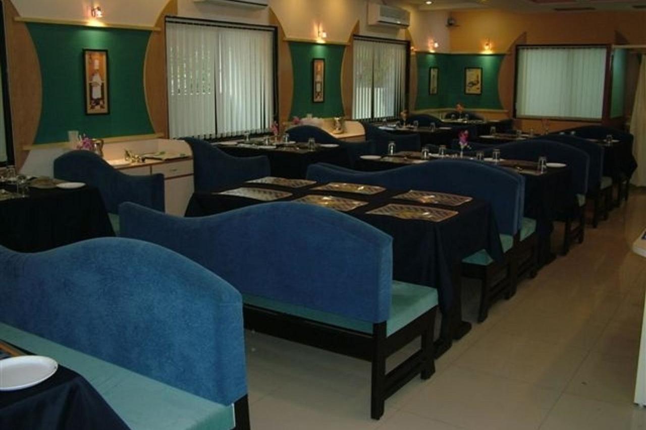 فندق Kākinādaفي  Dwaraka Residency المظهر الخارجي الصورة