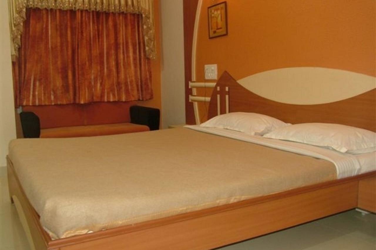 فندق Kākinādaفي  Dwaraka Residency المظهر الخارجي الصورة